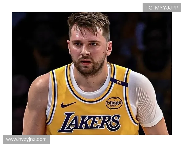 东契奇顶弧连中两记三分无视防守展现超级投射手感助攻球队再下一城